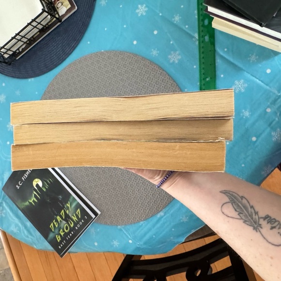 The Shining by Stephen King Paperback - Picture 2 of 3